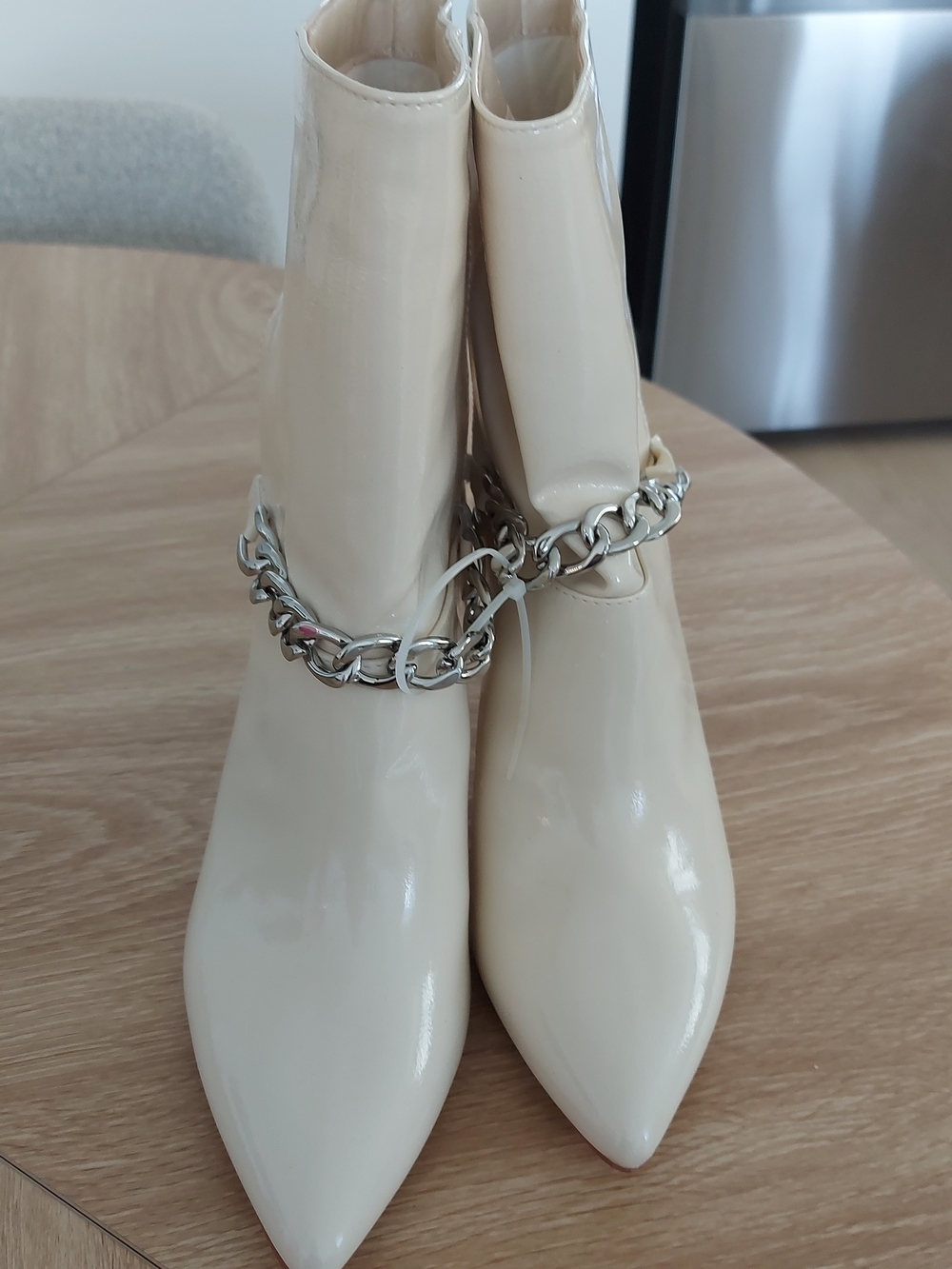 Cream Patent Pointed-Toe Ankle Boots with Silver Chain (SIZE 9.5)